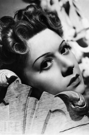 艾薇琪弗伊勒(演员)_技点百科