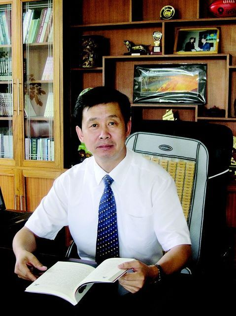管仁福,1962年11月出生,汉族,大学学历,中学高级教师,现任胶南一中