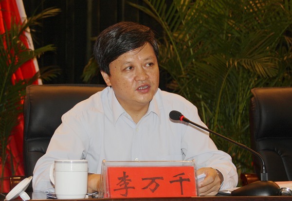 李万千(政治人物)李万千,男,汉族,中共党员,研究生学历,祖籍湖南邵阳
