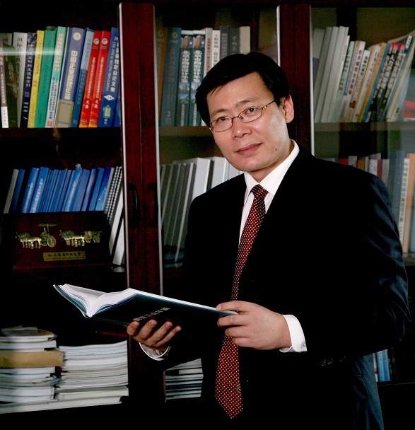 何巍其他人物相关