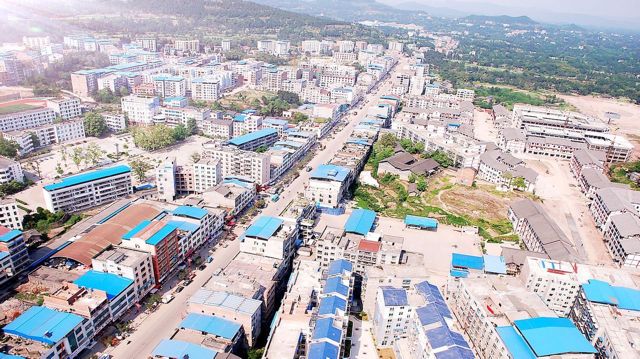 地点)马鞍镇位于四川盆地东北部低山与川中丘陵过渡地带,南充市东部