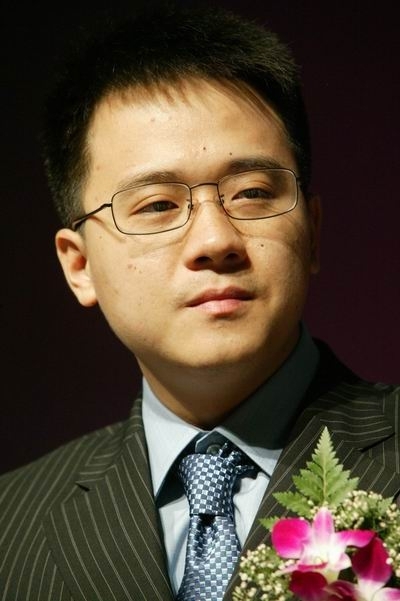 吴波(其他实业人物相关)吴波,讯龙科技集团创始人,是一位集"移动通信