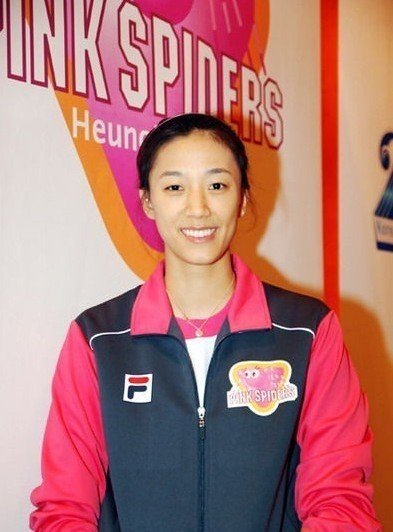 韩松伊(体育人物)韩松伊,1984年9月5日出生于韩国京畿道乌山,韩国女子