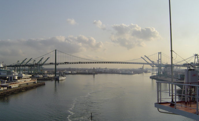 从洛杉矶到波士顿追踪詹姆斯本赛季长途征战轨迹与体能挑战