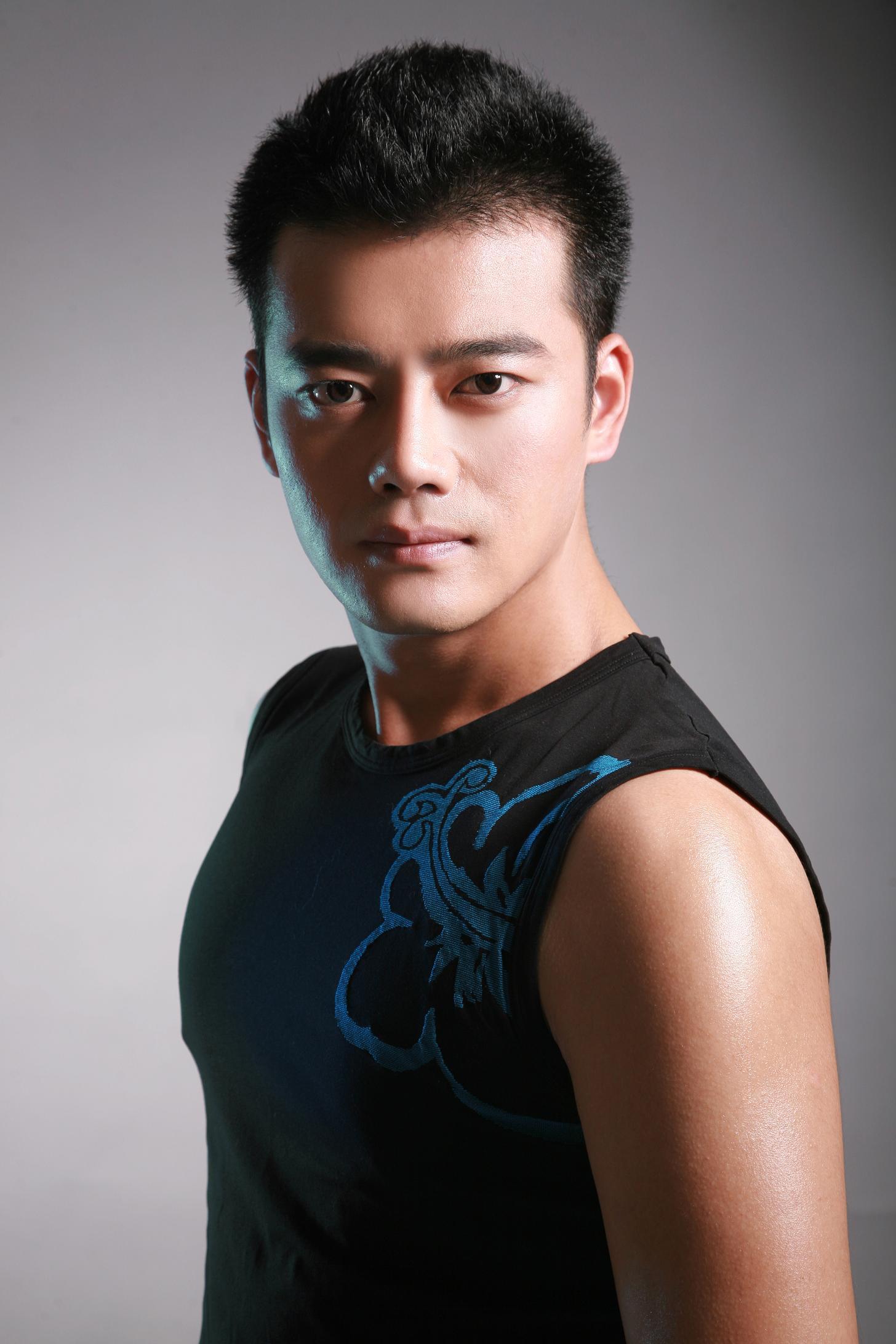 姓名:李锋领域提 交娱乐圈演艺圈概念圈子词条 主页》词条 科普》词条