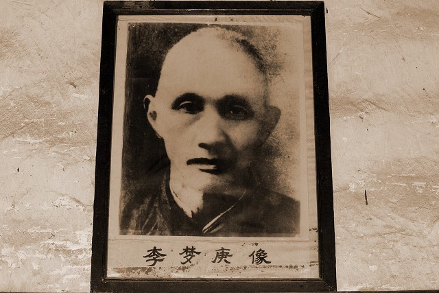 毕业院校:出生日期:人物简介:李梦庚(1889-1952),别名启印,霍邱马店乡