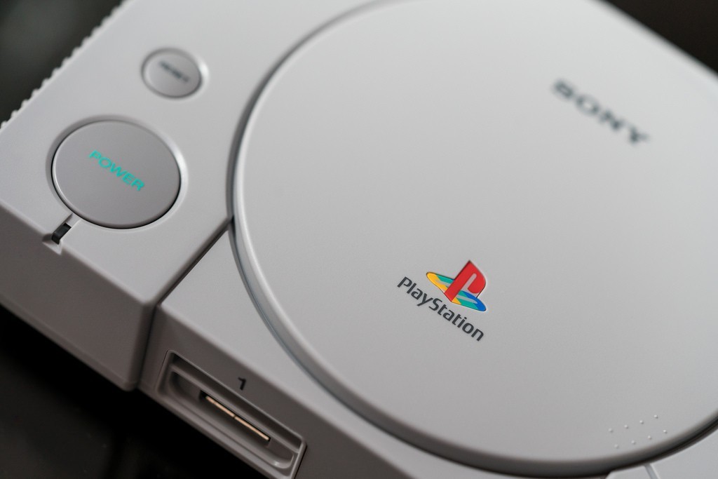 索尼怀旧迷你PS1主机Playstation Classic外观