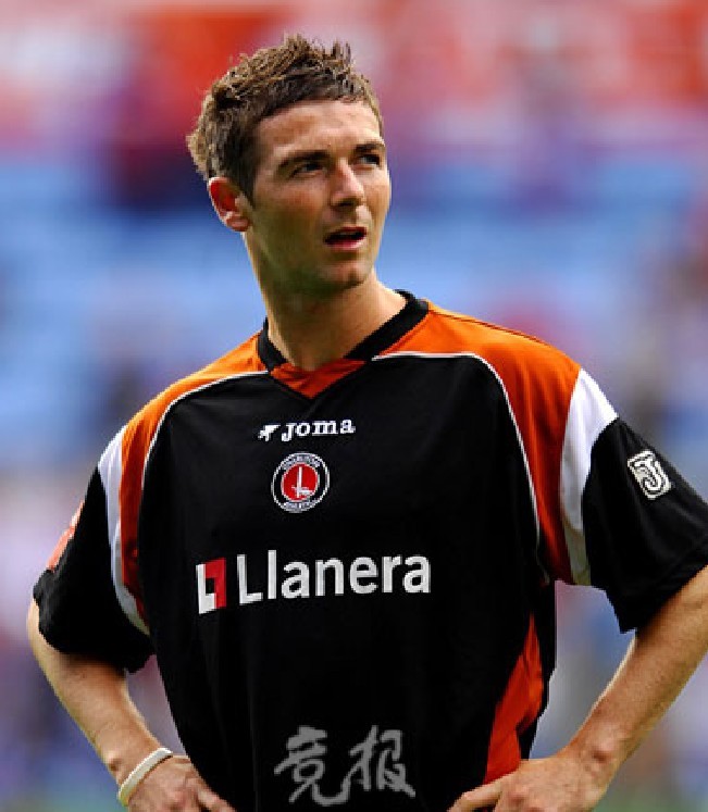 布赖恩·休斯(体育人物)布赖恩·休斯出生于利物浦,英格兰的一名运动