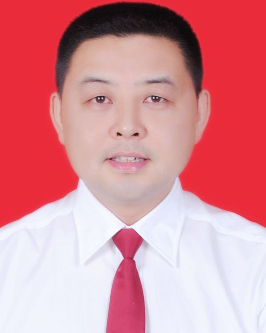 曾任四川省德阳广汉市西外乡党委副书记,乡长.