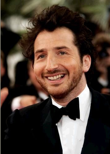 法国男喜剧影星,生于1966年11月1日(为天蝎座),法国巴黎市