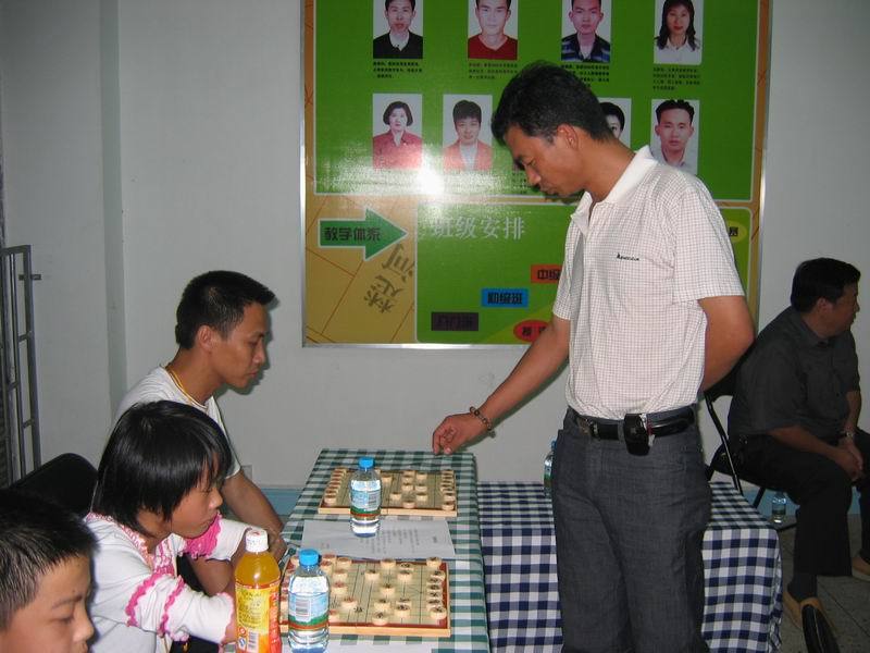 胡庆阳1972年出生吉林公主岭市,8岁开始学棋,1987年全国象棋少年赛