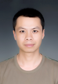 1996年12月参加工作,中共党员,在职大学文化程度,曾任台州市黄岩区