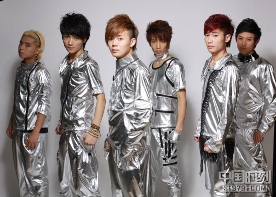 组合成员有:【队长】柏琂(陈立江)·励珉(李磊)·姚亮·阮申·张沛伦