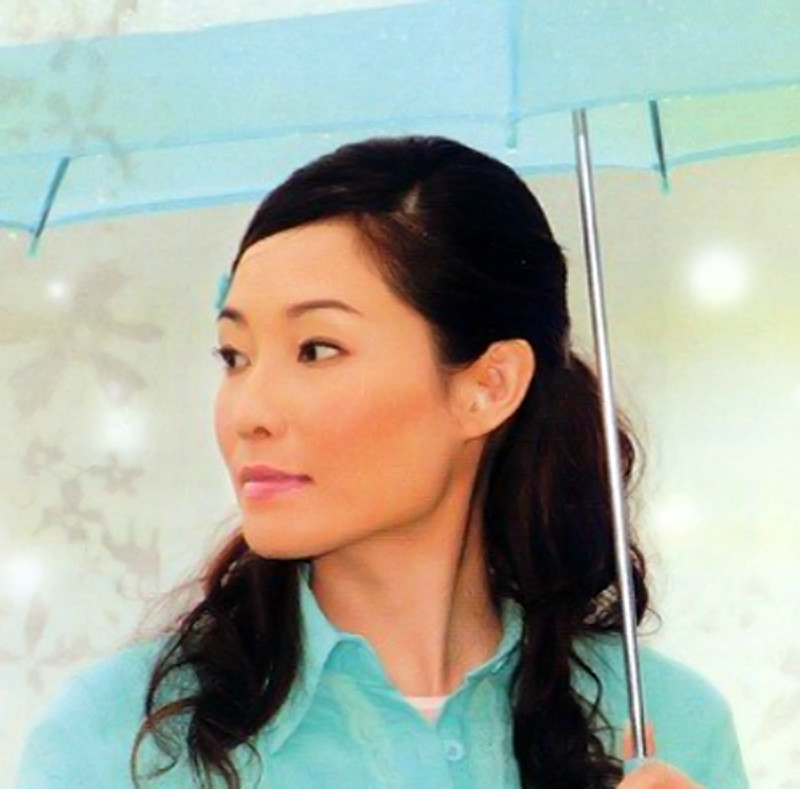 小凤凤(歌手)小凤凤,又称童欣,1975年出生在马来西