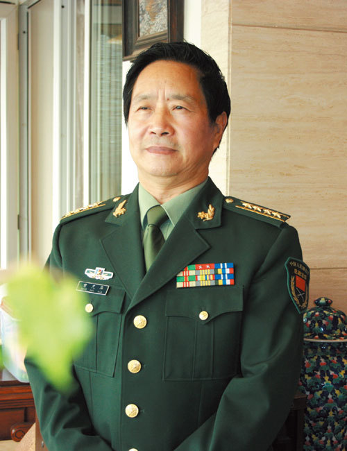 曾凡华(文化人物)