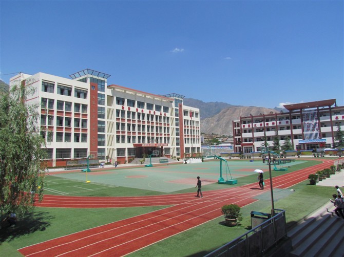 武都区两水中学学校