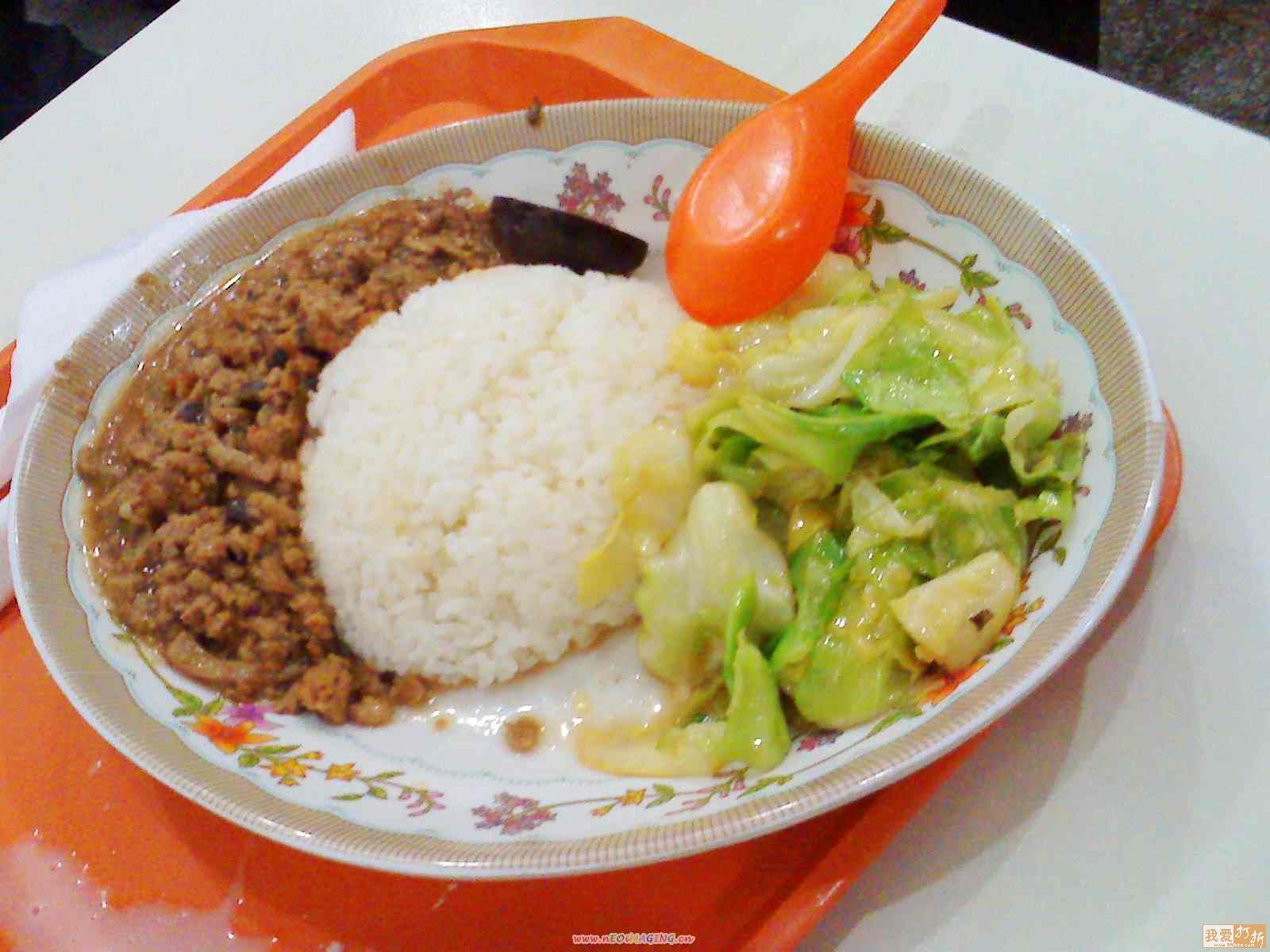 米饭中午西红柿鸡蛋盖饭室内盖饭摄影图配图高清摄影大图-千库网