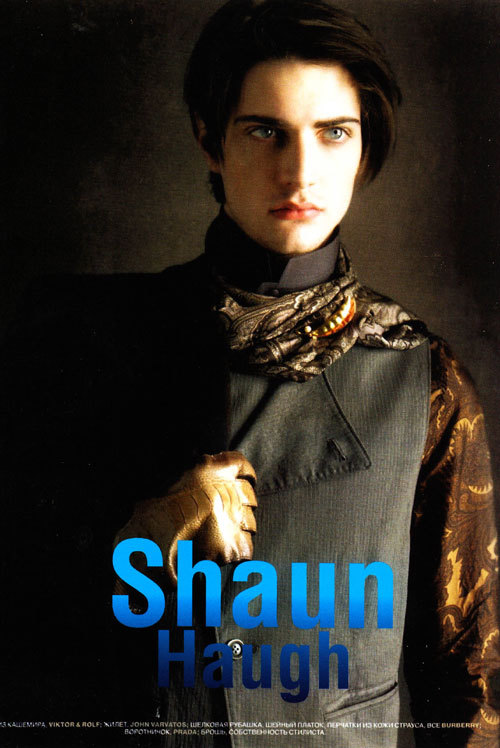 shaunhaugh的蓝眼睛和凸出的肉感嘴唇,有种"邪恶"的