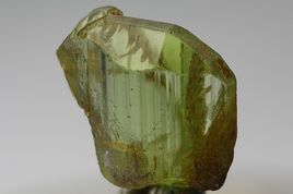 镁橄榄石(化学 硅酸盐)镁橄榄石,化学方程式:mg2sio4晶体呈自形或半自