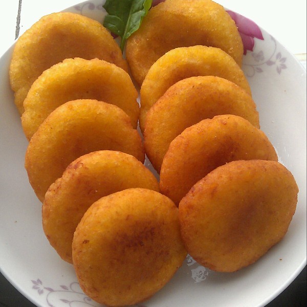 脆皮南瓜饼(食谱)脆皮南瓜饼是一道地道的民间小吃,小吃口感外酥里嫩