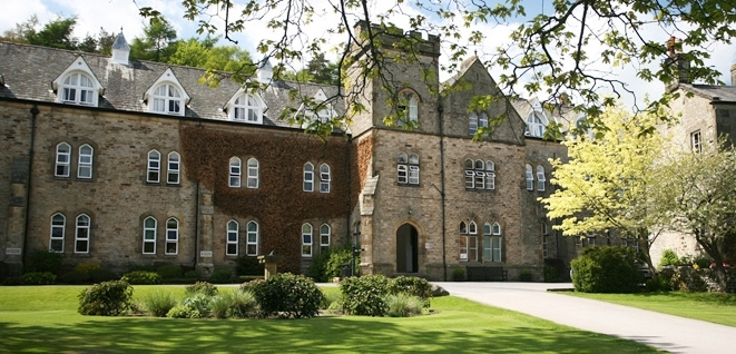 英国伊莎伯格皇后学院学校