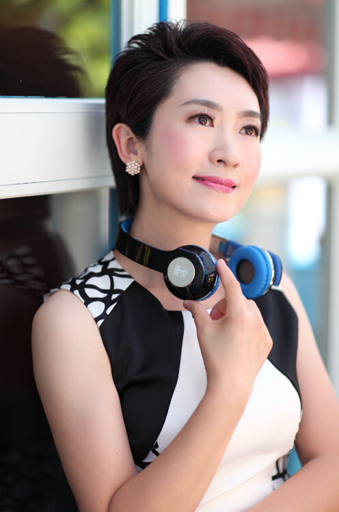 晨曦,原央视《乡村大世界》主持人,央视数字电视频道《生活与健康》