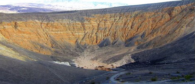 死亡谷(其他)该谷位于堪察加半岛的克罗诺基山区,此谷长2千米,宽只有