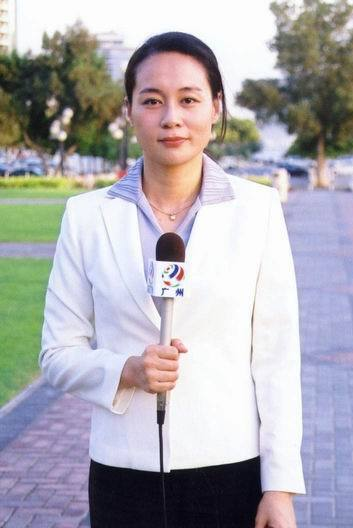尹捷(社会人物)尹捷,女,1969年1月生,硕士学位,高级编辑职称,广州电视