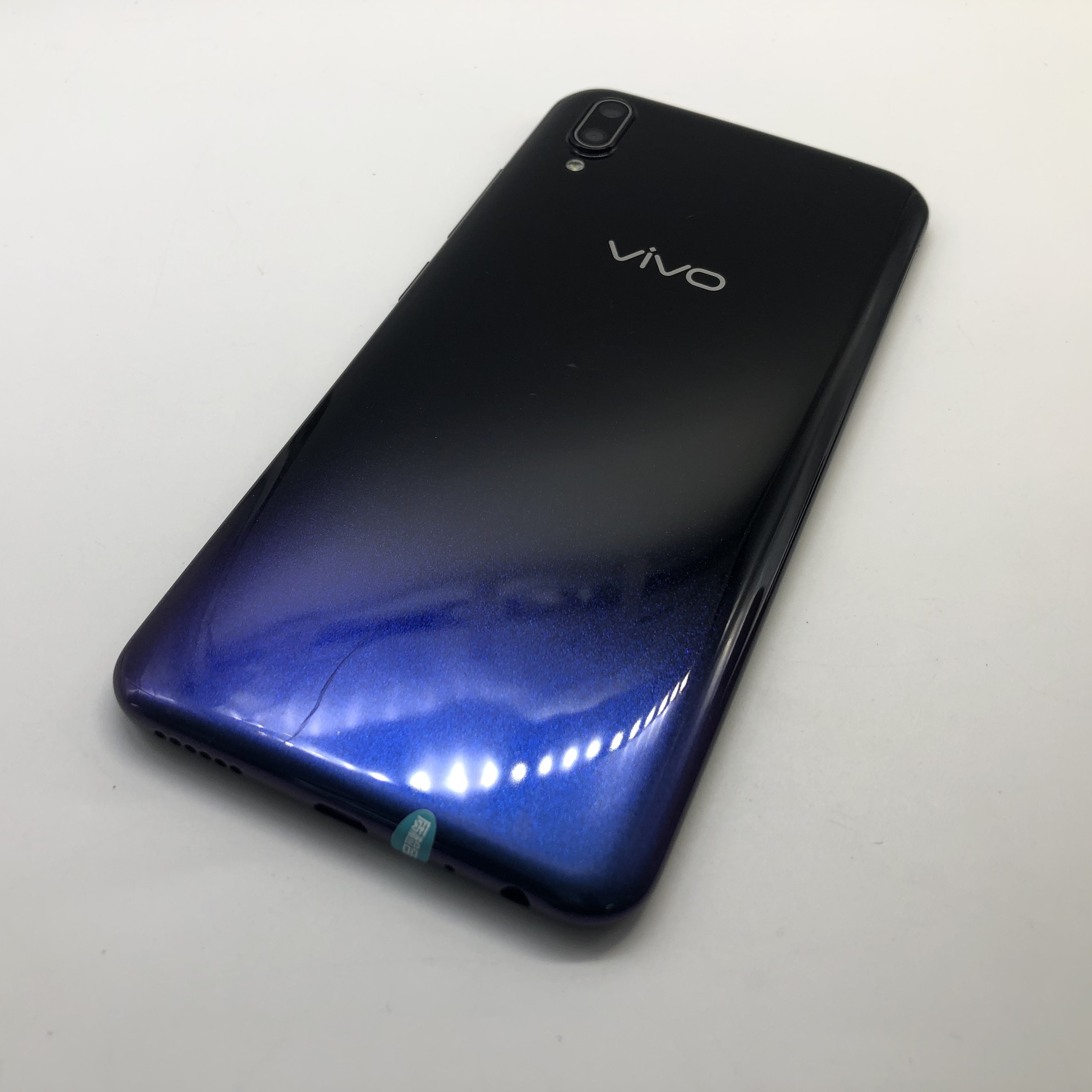官方质检8成新及以下 全网通 黑色 3g/64g 国行 vivo y93