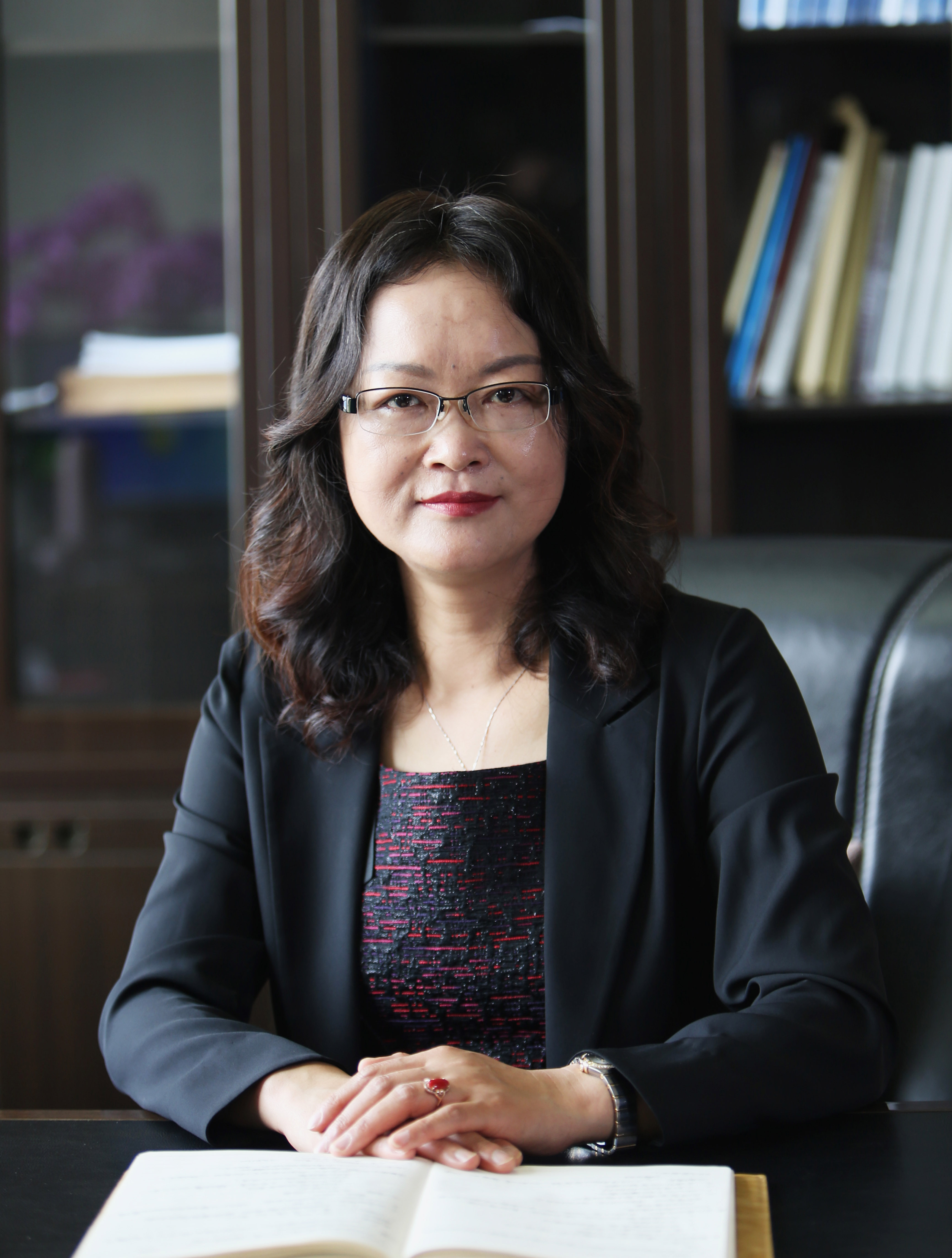 郑亚莉政治人物