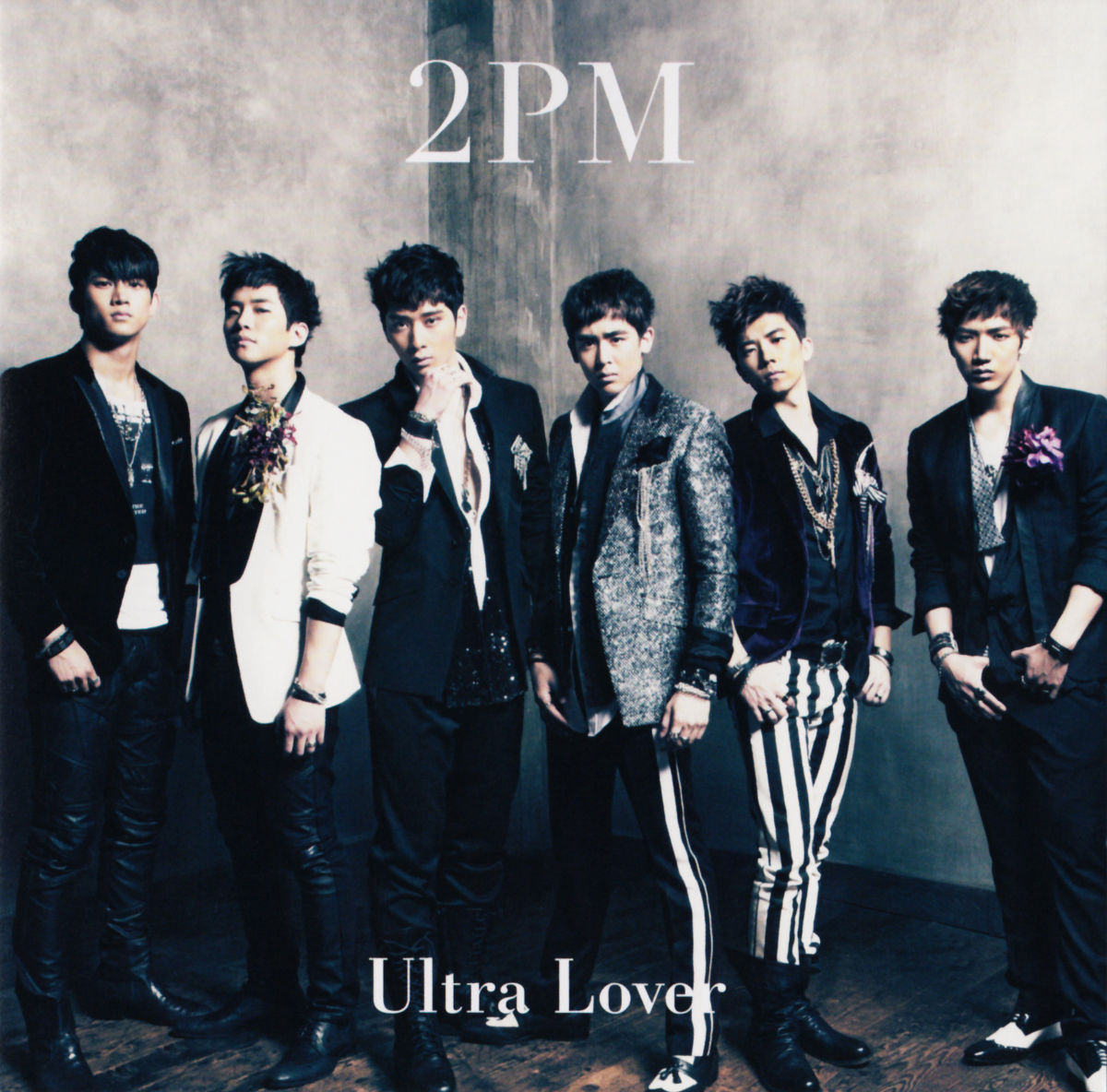ultra lover(音乐)2pm组合第三张日语单曲ep,于2011年11月2日发行.