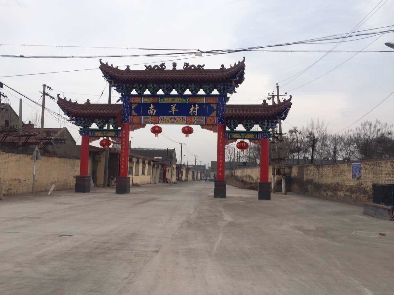 东临北高村,西靠108国道,南与民航大道擦肩而过,北与洪洞县甘亭镇接壤