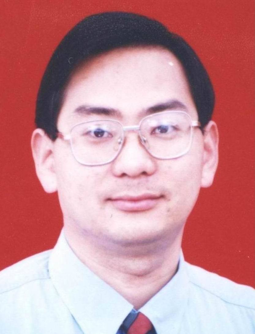 1986年9月至1988年7月,在广东省嘉应教育学院中文专业进修毕业;1988年