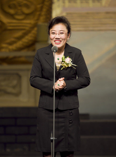 天津青年京剧团老旦演员,梅兰芳金奖获得者.