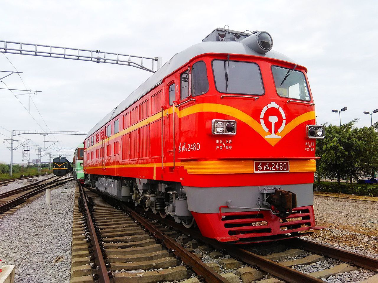 【科普】俄罗斯铁路的“八爪鱼”——TEM14型内燃机车 - 知乎