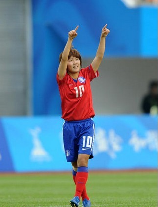 池笑燃(其他人物相关)池笑然 2006~2012韩国女足国家队主力队员, 身披