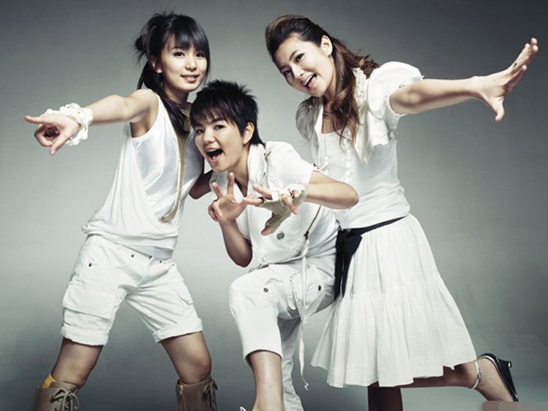 2013she上海演唱会(演唱会)