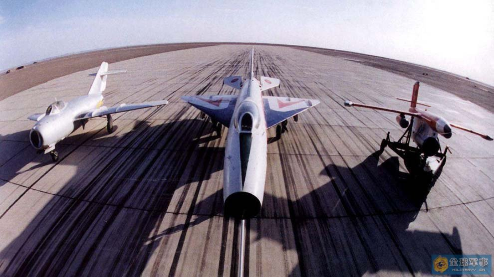 靶机(航空器)靶机(drone aircraft)泛指作为射击训练目标的一种军用