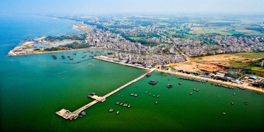 遂溪县位于中国南大陆的雷州半岛北部,东距港城湛江市区16千米,南面与