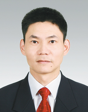 汤枥钧(政治人物)汤枥钧,男,汉族,1973年7月出生,浙江诸暨人,无党派