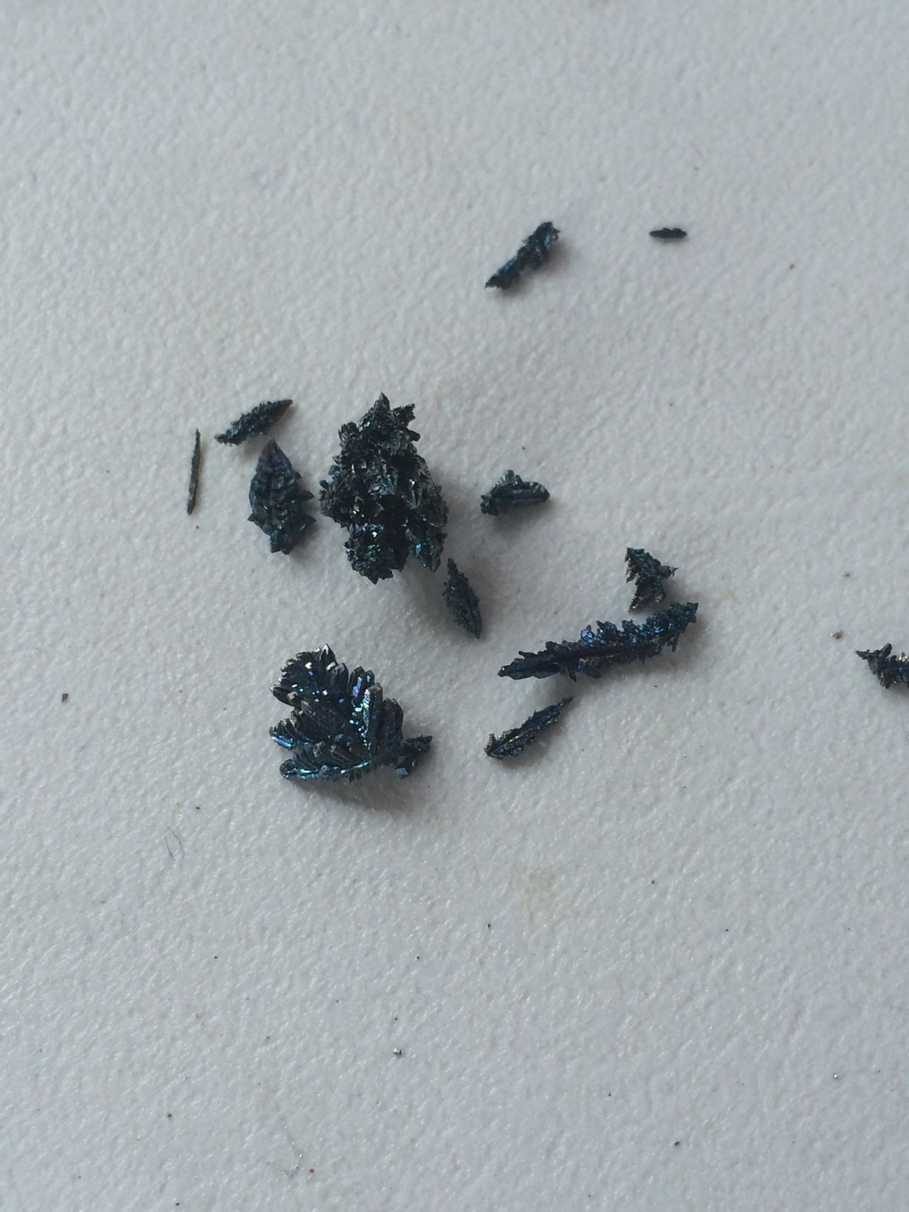 钒(元素)钒:元素符号 v,银白色金属,在元素周期表中属vb族,原子序数23