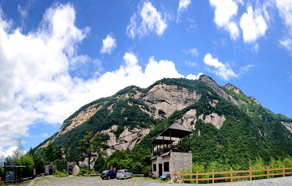 白马峰(其他人物相关)白马峰位于安徽省六安市金寨县天堂寨景区内