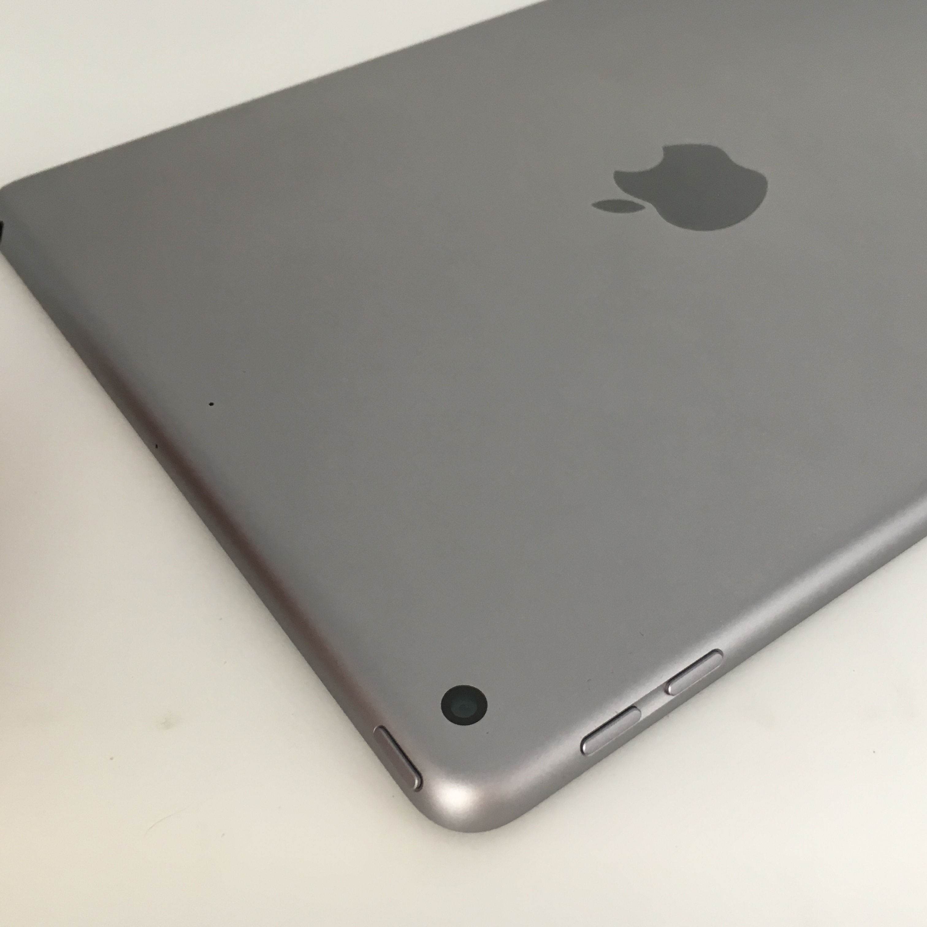 苹果【ipad第5代(2017款)】灰色 wifi版 32 g 国行 95成新 真机实拍