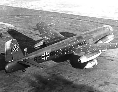 ju287(飞机)ju287是世界上第一种前掠翼喷气式轰炸机.