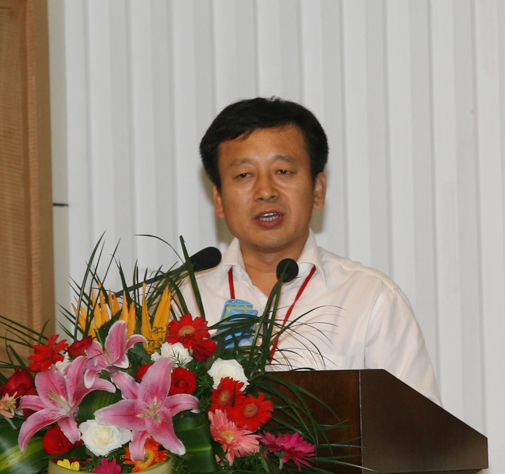 1983年及1986年分别获南京工学院(现东南大学)理学学士及理学硕士学位