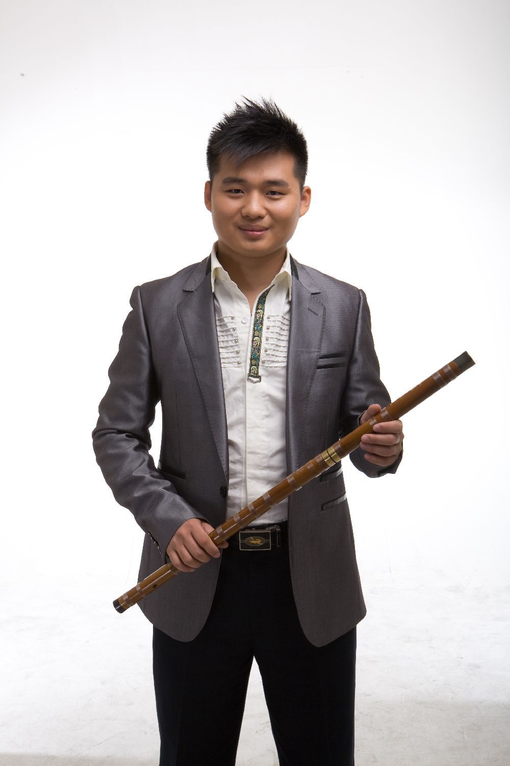 王溪(演员|教师)王溪,中国著名青年笛箫演奏家,中央