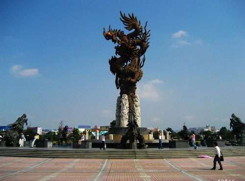 诸城市总面积2183平方公里,辖13处镇街,1个省级经济开发区,235个社区