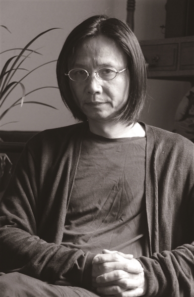 1980年7月生于四川荣县,1998年入复旦大学哲学系,师从莫伟民教授学习