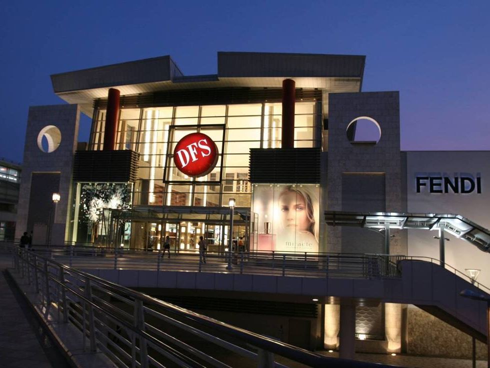 自1960年于香港成立,其免税店网络已包括18个主要国际机场及14个市区t