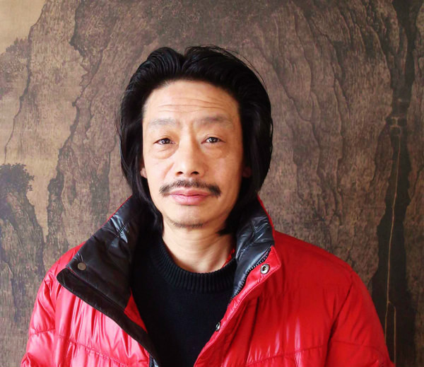 男,1963年出生于山东莱芜,自幼学画,中学时期从师于全国著名版画家